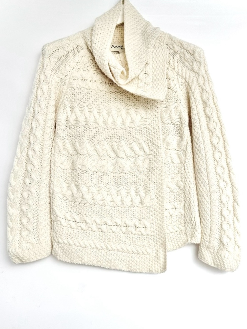 Aran Mรตr 100% merino wool Made in Ireland Cable-knit cardigan- Cream